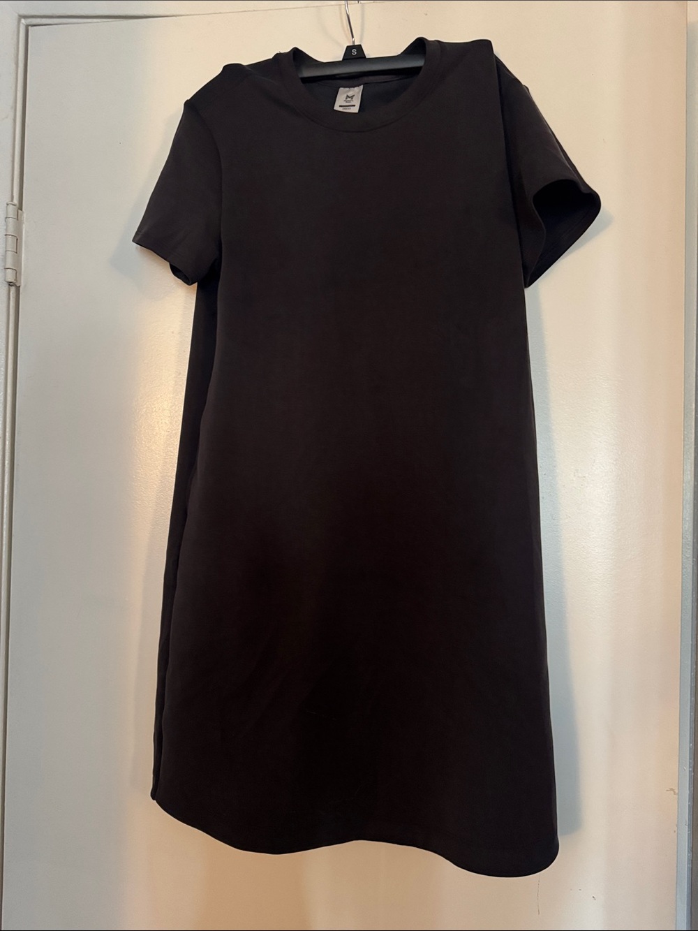 Minimalist Black Short-Sleeve Mini Dress